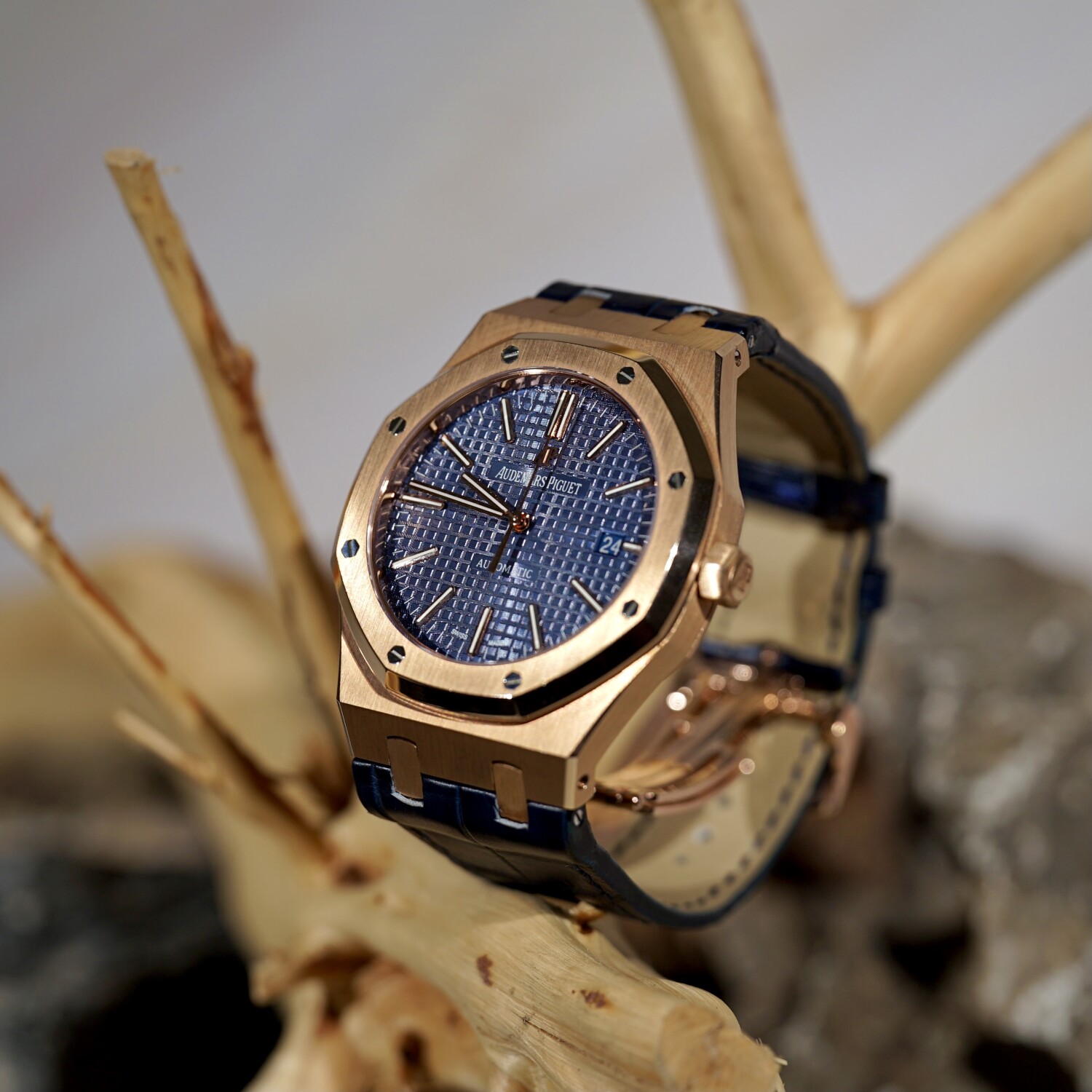 15400 41mm Ma Vang Day Da