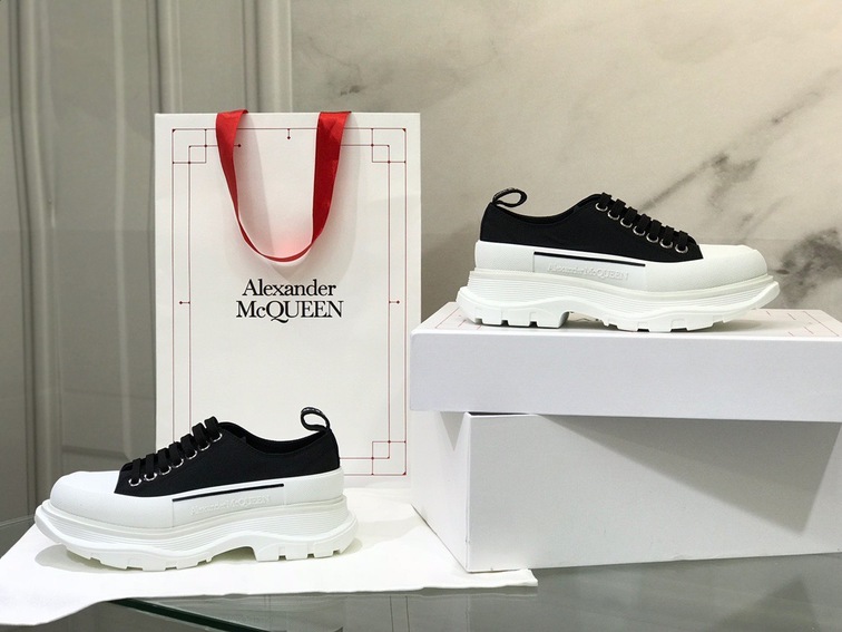 Mc Queen Low Top Canvas Black
