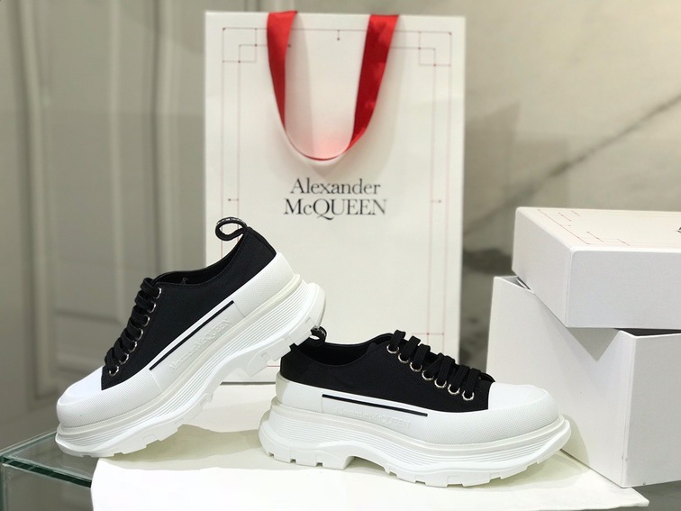 Mc Queen Low Top Canvas Black