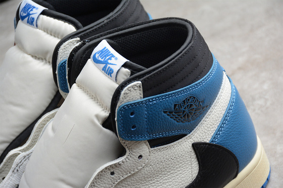 Jordan 1 Fragment Travis Scott