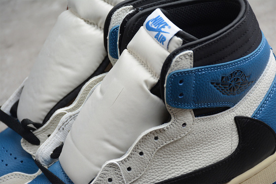 Jordan 1 Fragment Travis Scott
