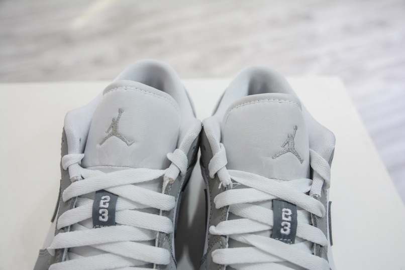 Jordan 1 Low Wolf Grey