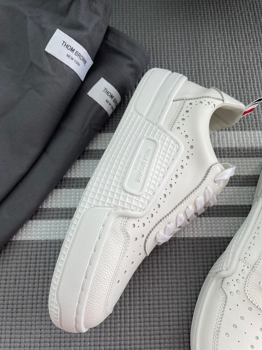 Sneakers Thom Basic Ss2022