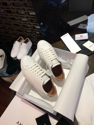Givenchy Basic Sneakers Hologram Ss2022
