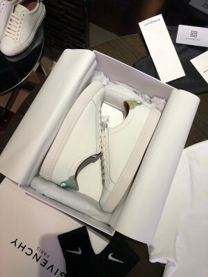 Givenchy Basic Sneakers Hologram Ss2022