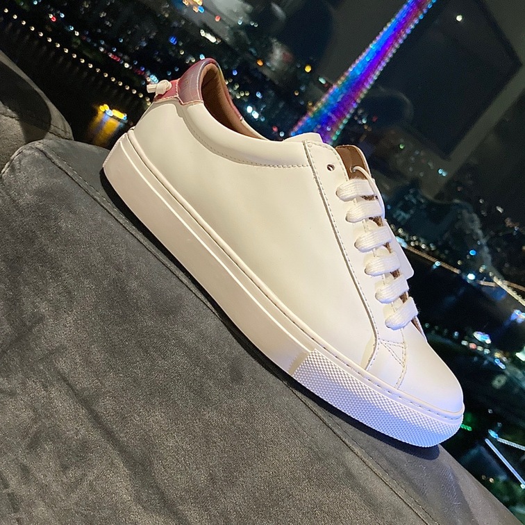 Givenchy Basic Sneakers Hologram Ss2022