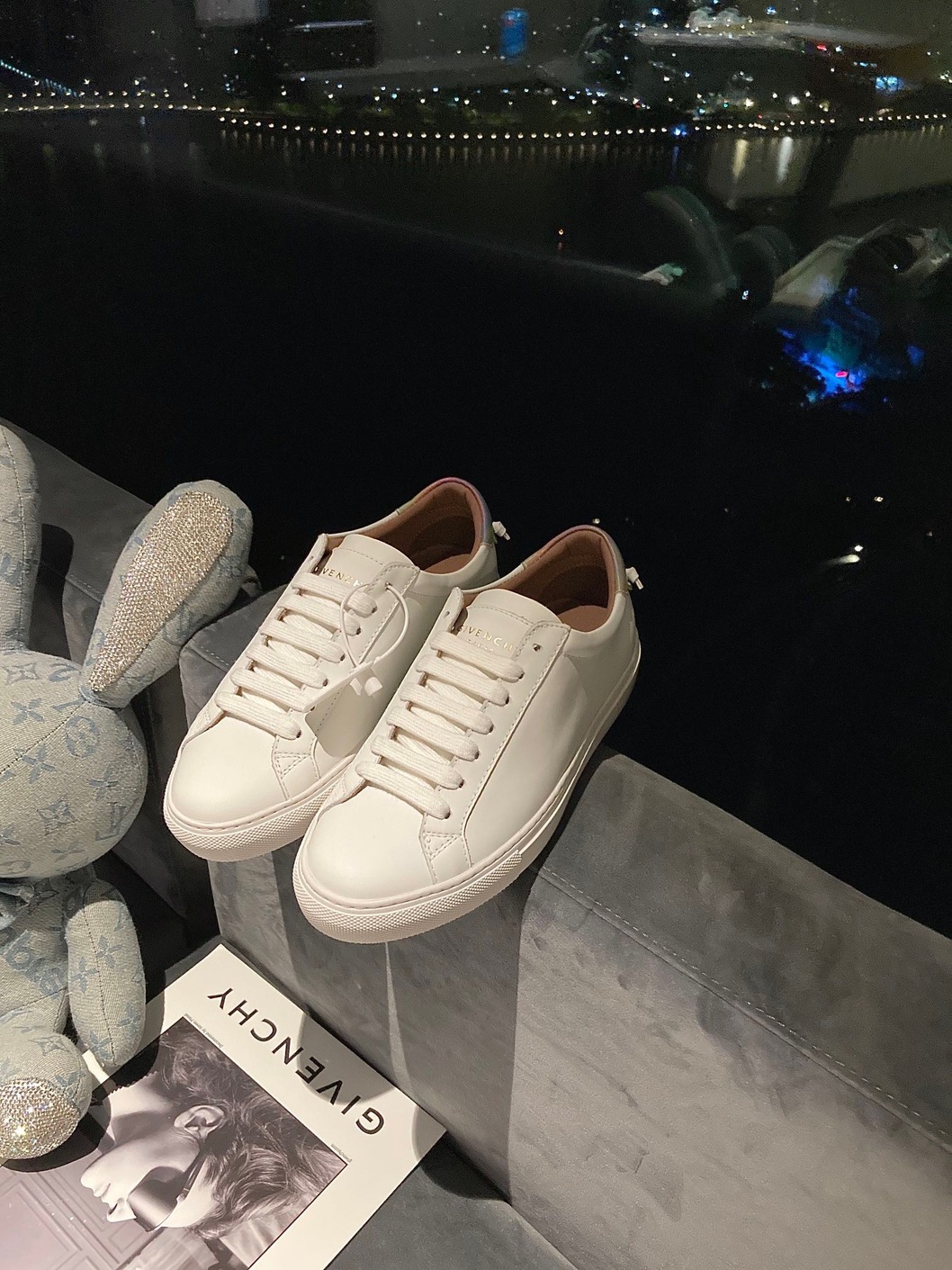 Givenchy Basic Sneakers Hologram Ss2022