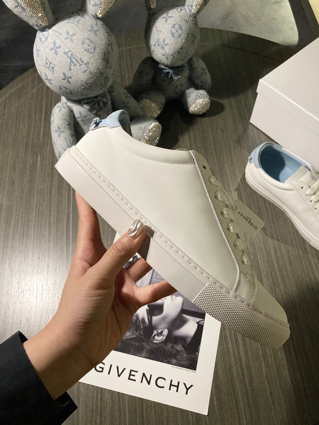 Givenchy Basic Sneakers Light Blue Ss2022