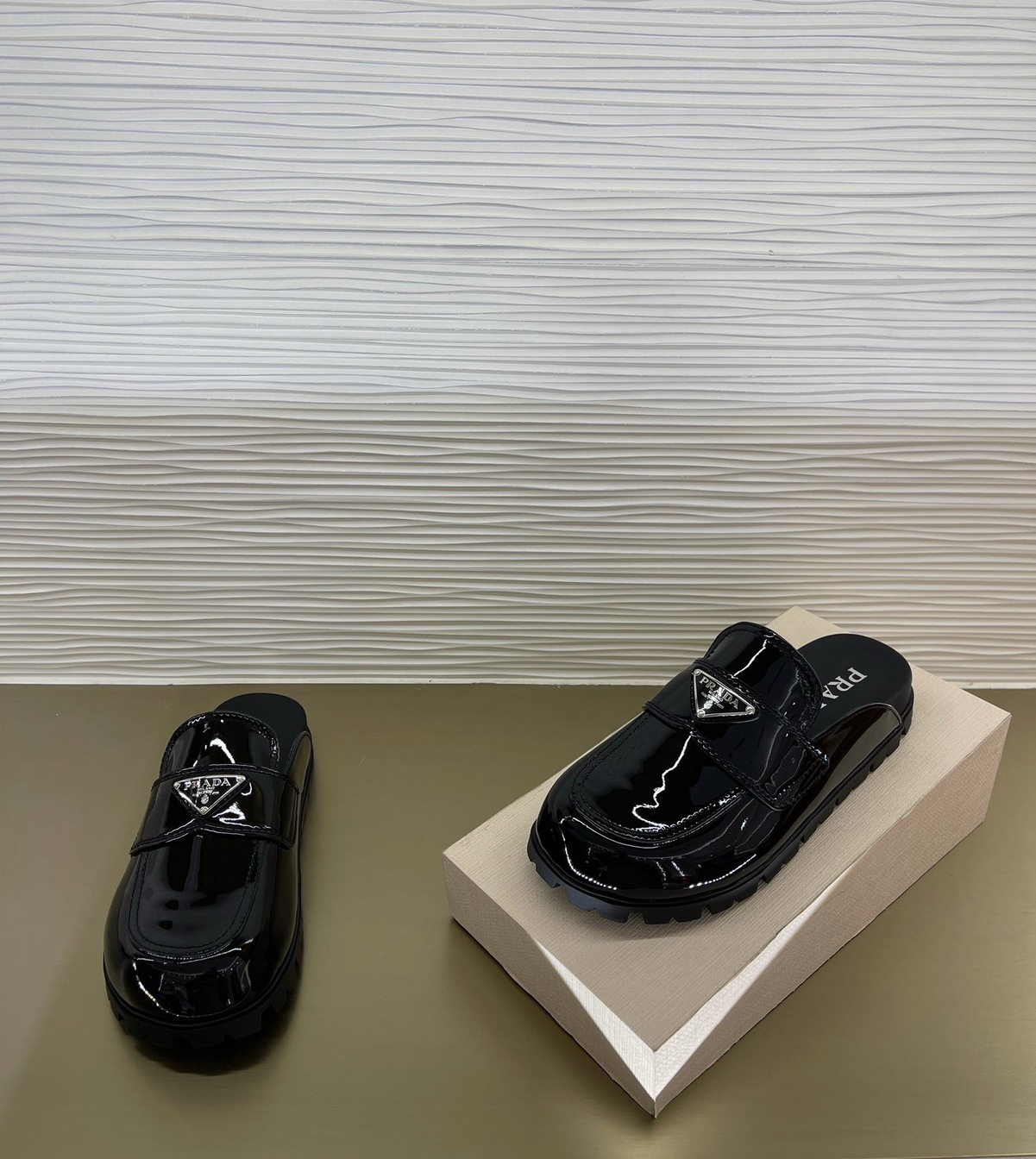 Loafer Slipon Chanel Black Leather Ss2022