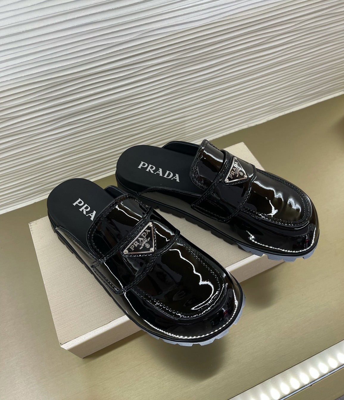 Loafer Slipon Chanel Black Leather Ss2022