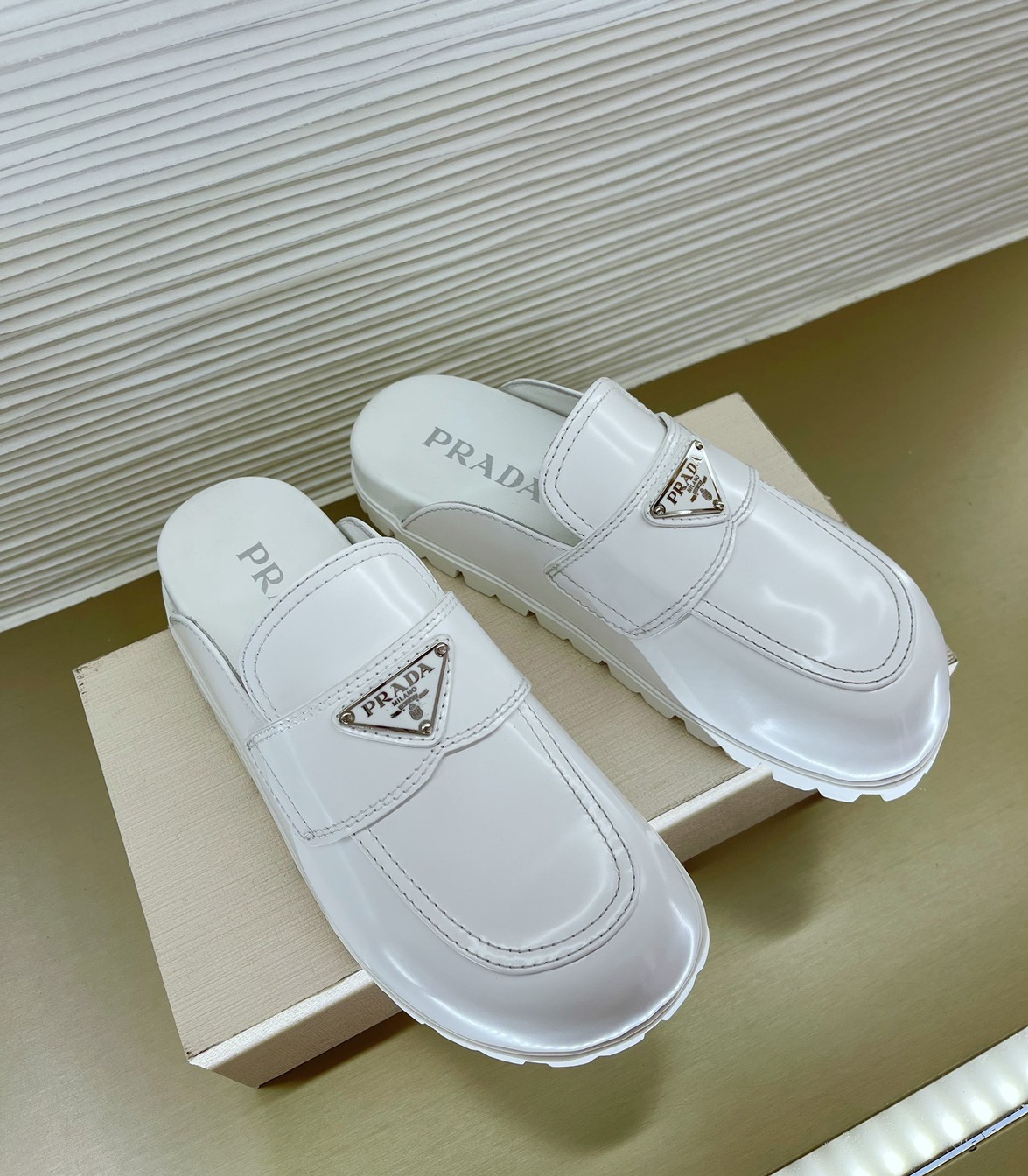 Loafer Slipon Chanel White Leather Ss2022