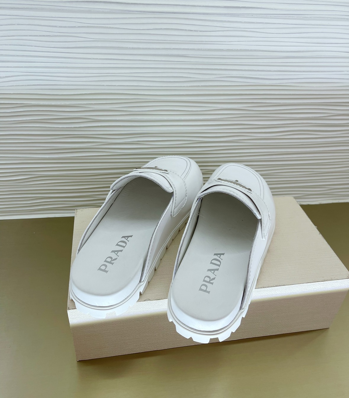 Loafer Slipon Chanel White Leather Ss2022