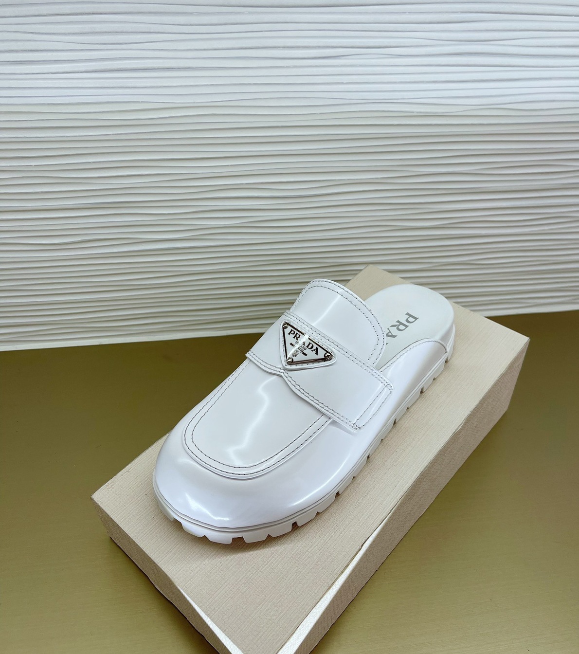 Loafer Slipon Chanel White Leather Ss2022