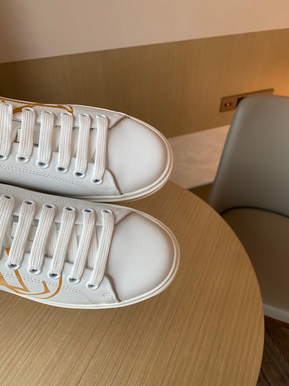 Lv Logo Basic Sneakers Ss2022