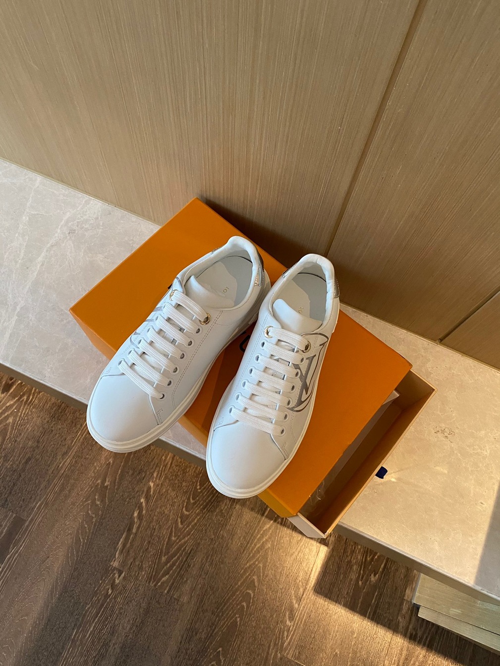 Lv Logo Basic Sneakers Ss2022