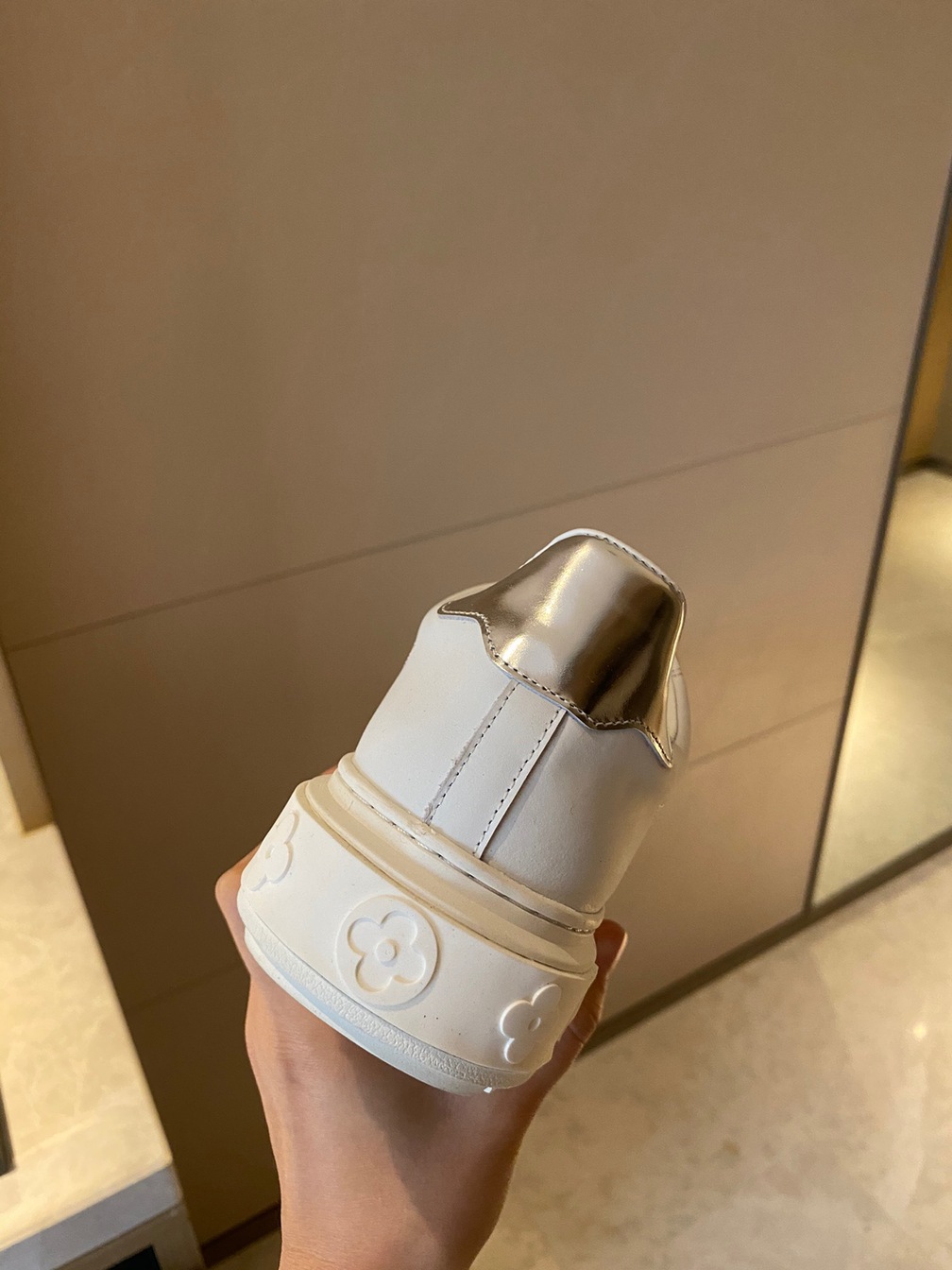 Lv Logo Basic Sneakers Ss2022