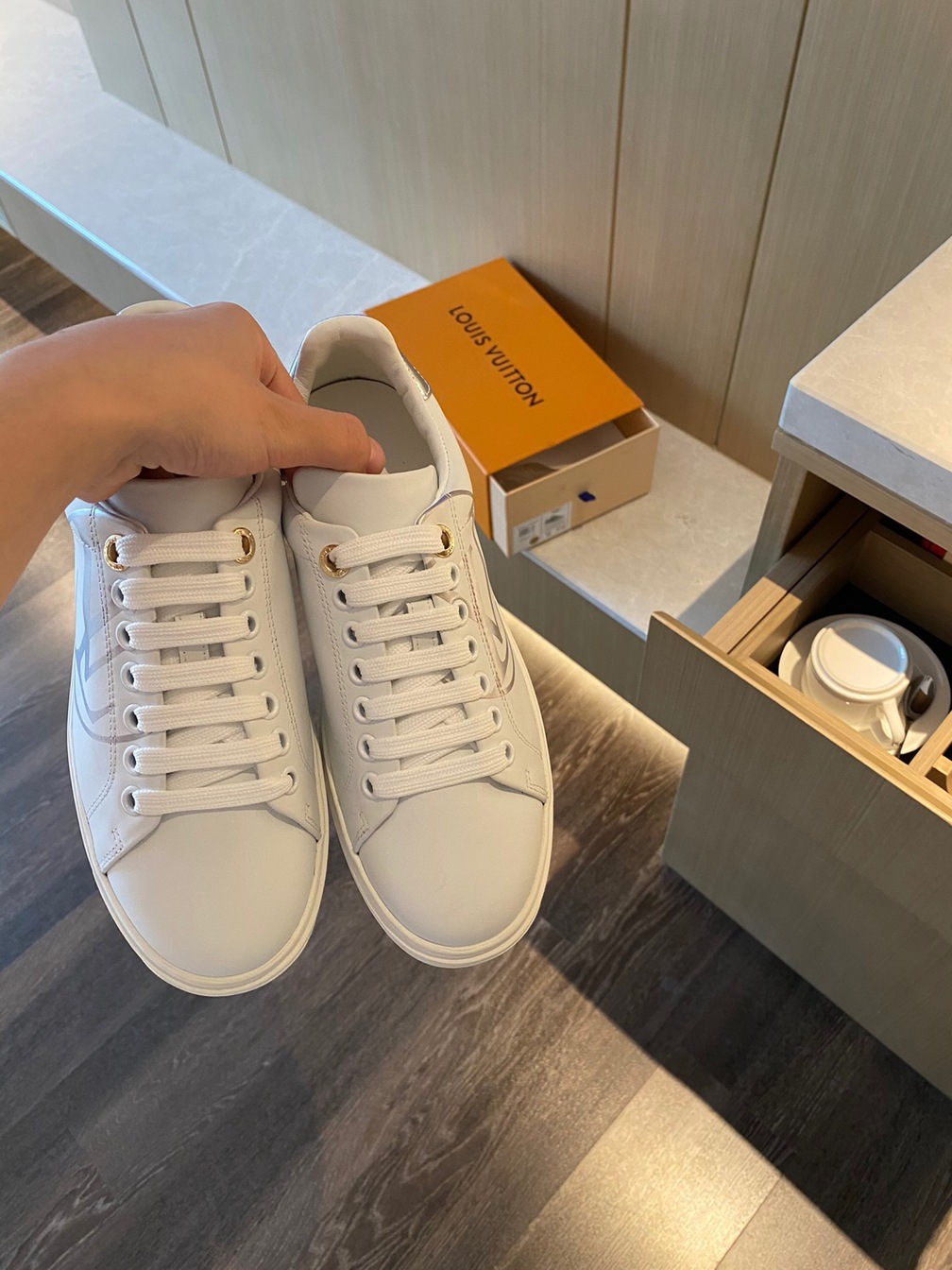 Lv Logo Basic Sneakers Ss2022