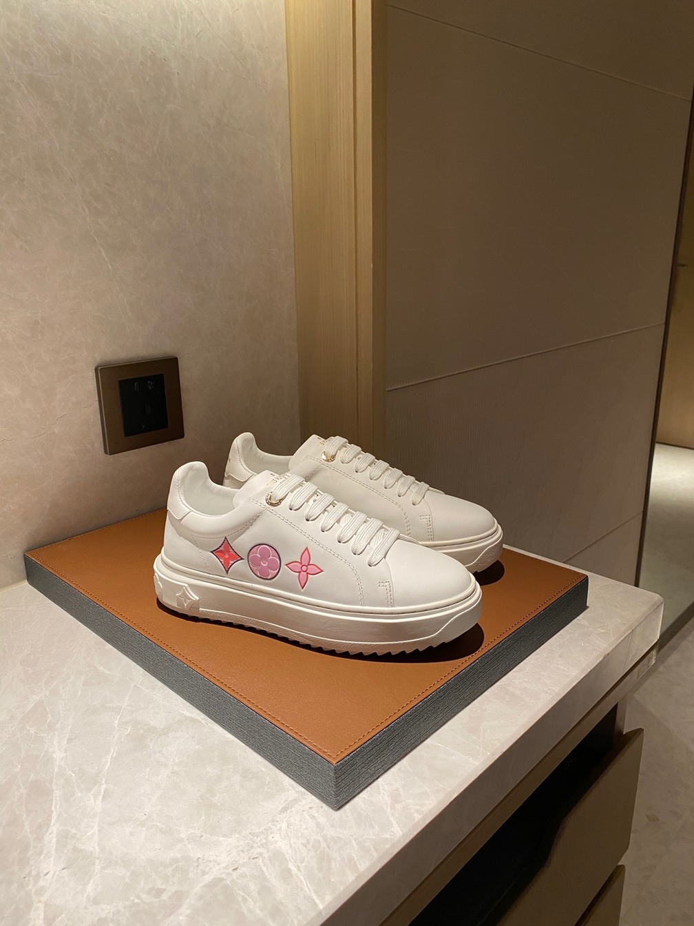Lv Sneakers Logo Ss2022