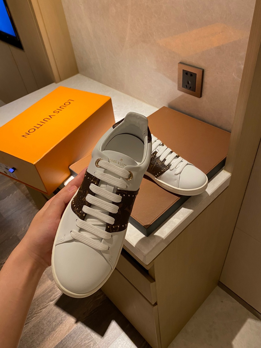 Lv Sneakers Strap Ss2022