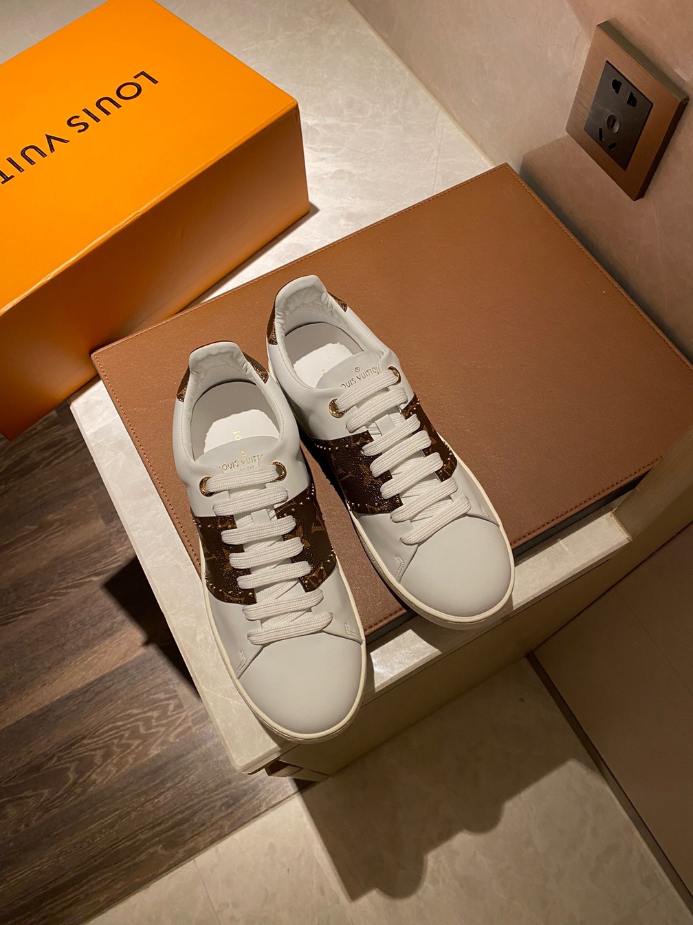 Lv Sneakers Strap Ss2022