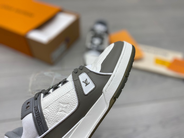 Lv Trainer Gray Sneakers