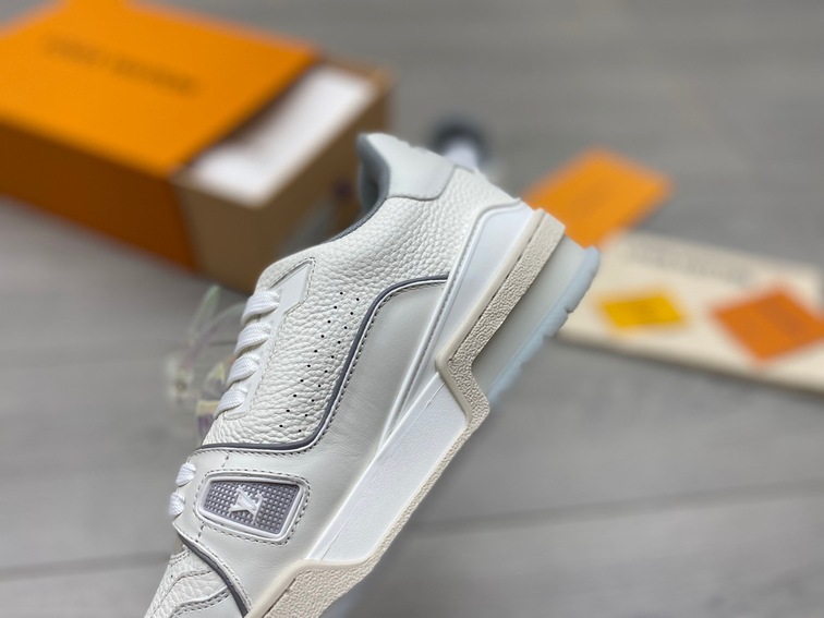 Lv Trainer Sneakers 54 Grey