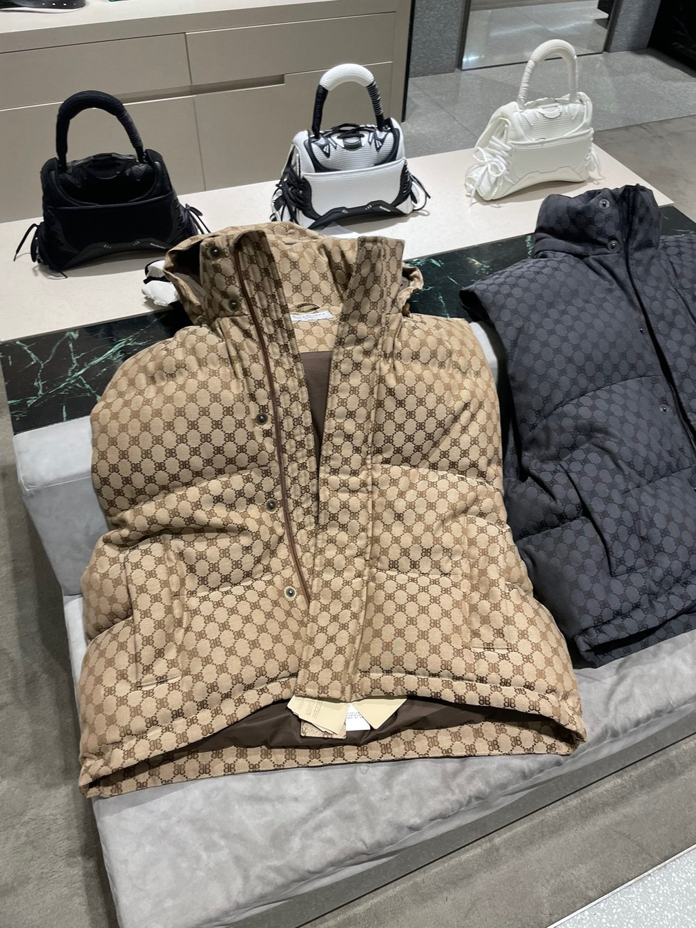 Puffer 2 Style Balenxgucci Ss2022