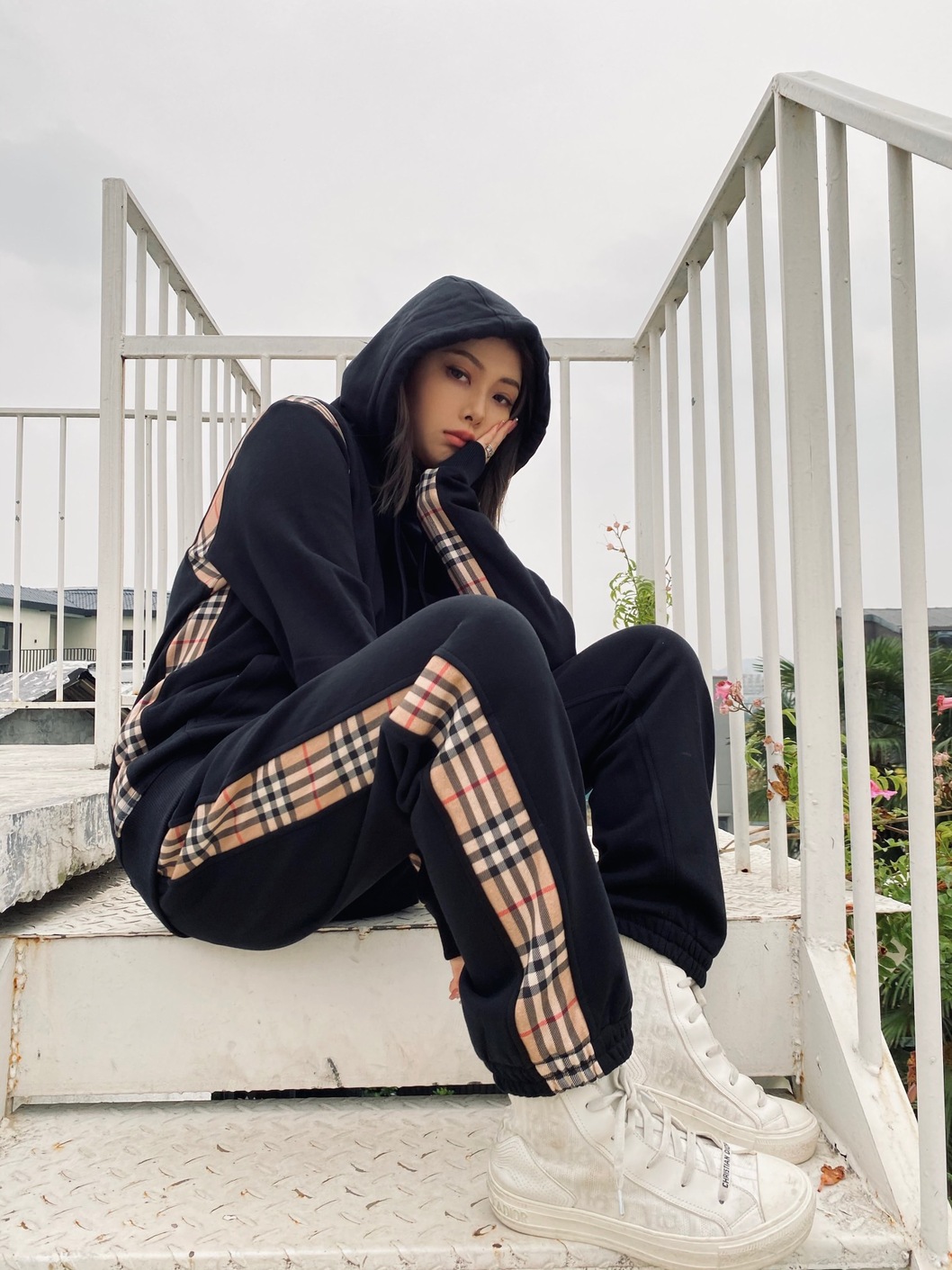 Set Burberry Hoodie Zip With Trousers