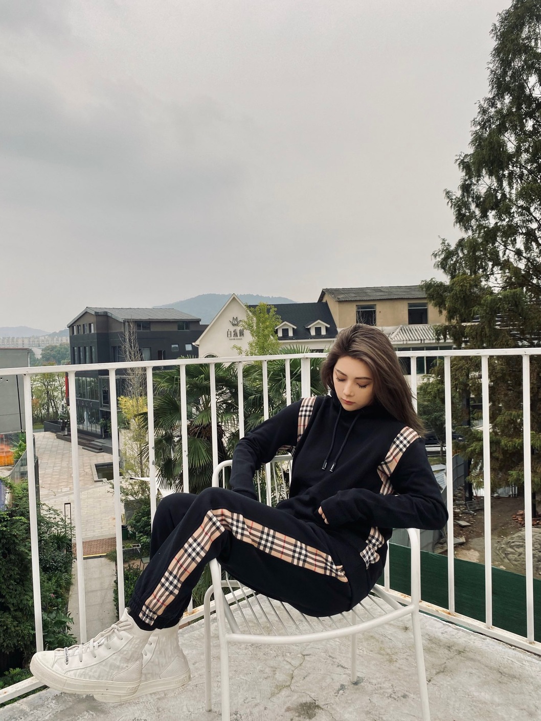 Set Burberry Hoodie Zip With Trousers