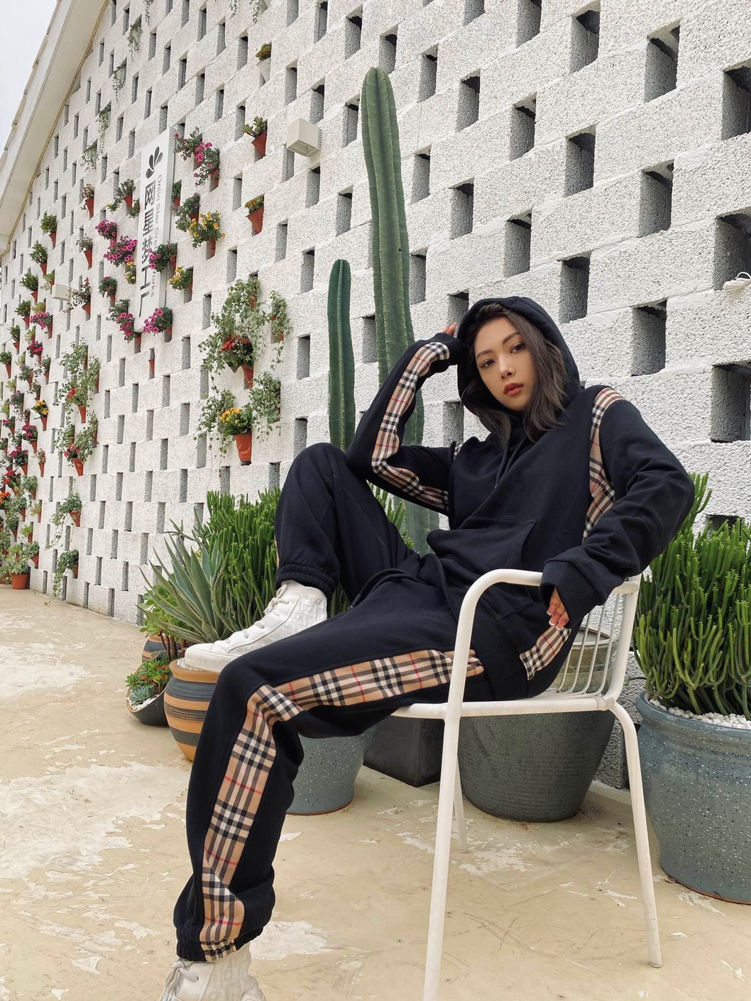 Set Burberry Hoodie Zip With Trousers