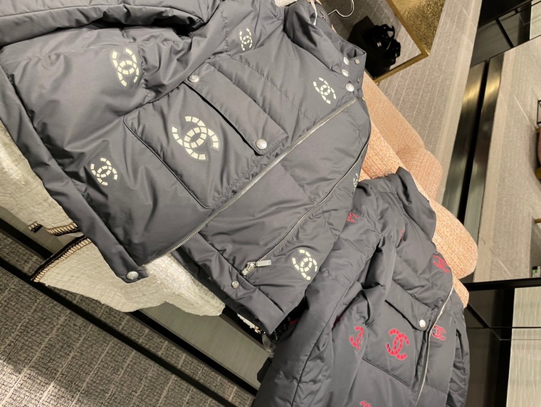 Short Puffer Chanel Red Logo Ss2022