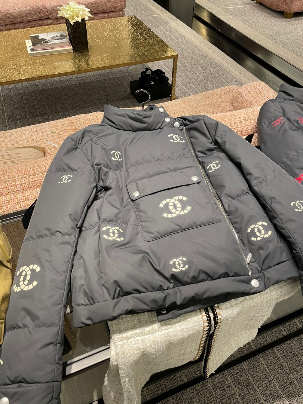 Short Puffer Chanel Red Logo Ss2022