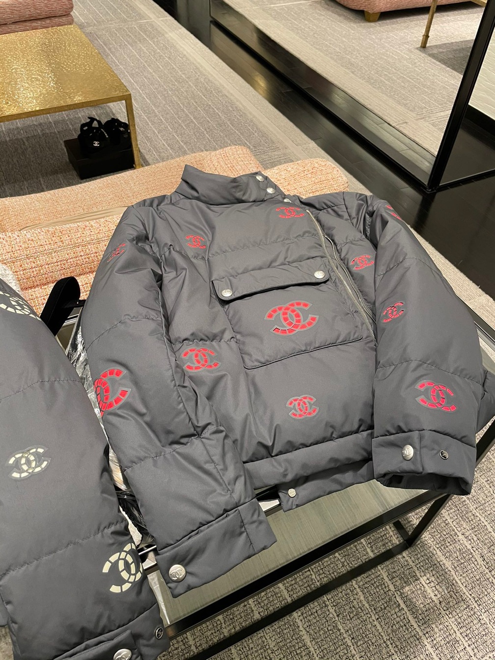 Short Puffer Chanel Red Logo Ss2022