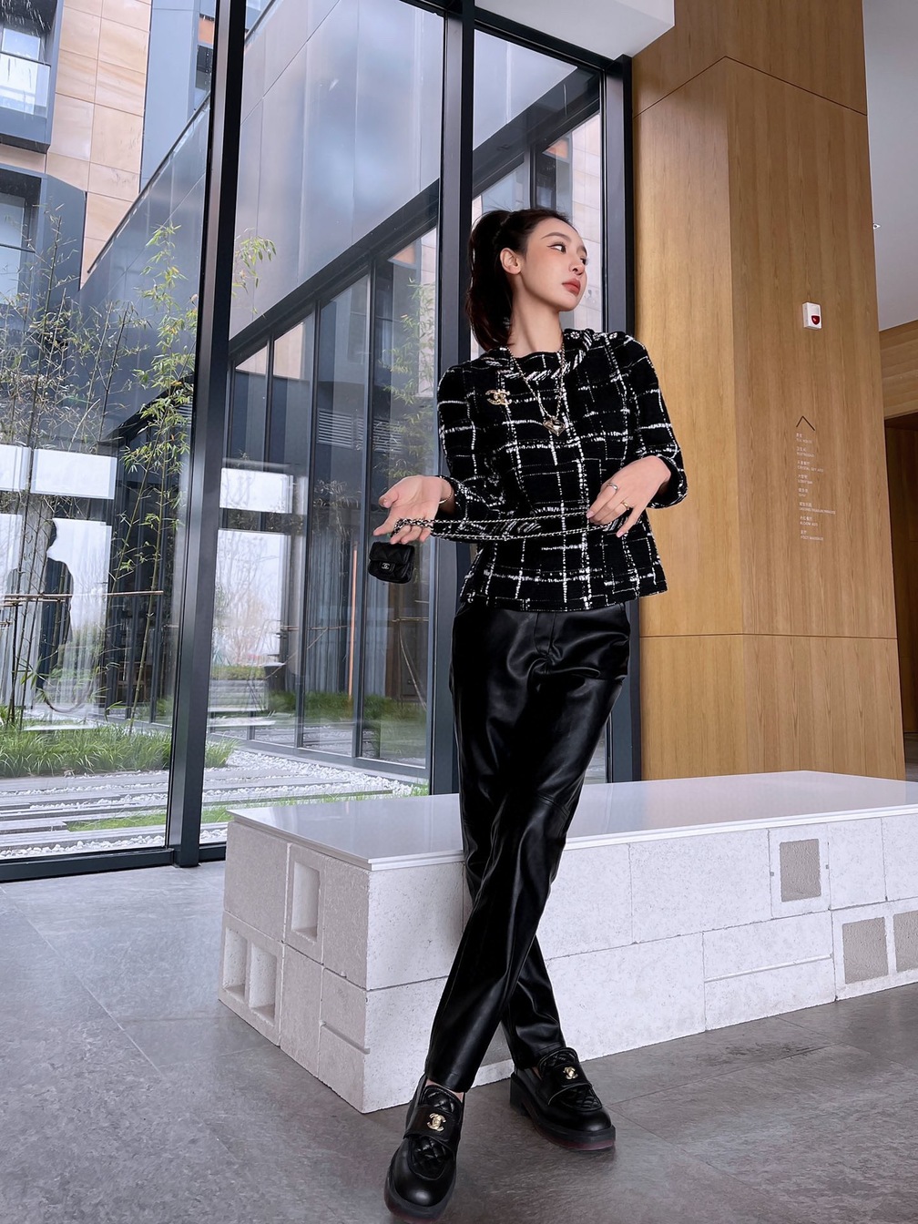 Vest Tweed Chanel Black Check Ss2022