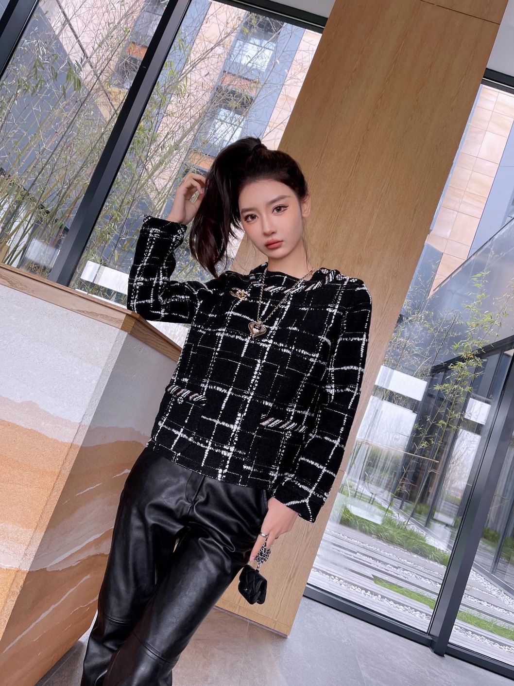 Vest Tweed Chanel Black Check Ss2022