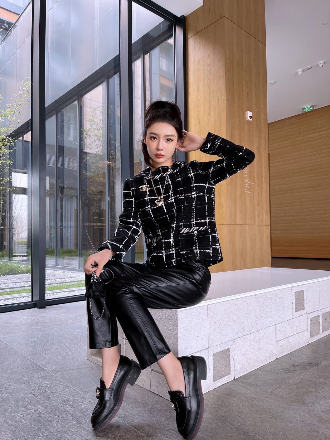 Vest Tweed Chanel Black Check Ss2022
