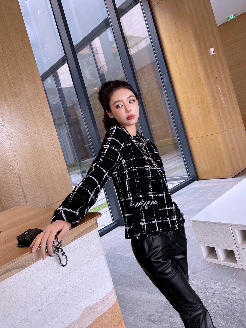 Vest Tweed Chanel Black Check Ss2022