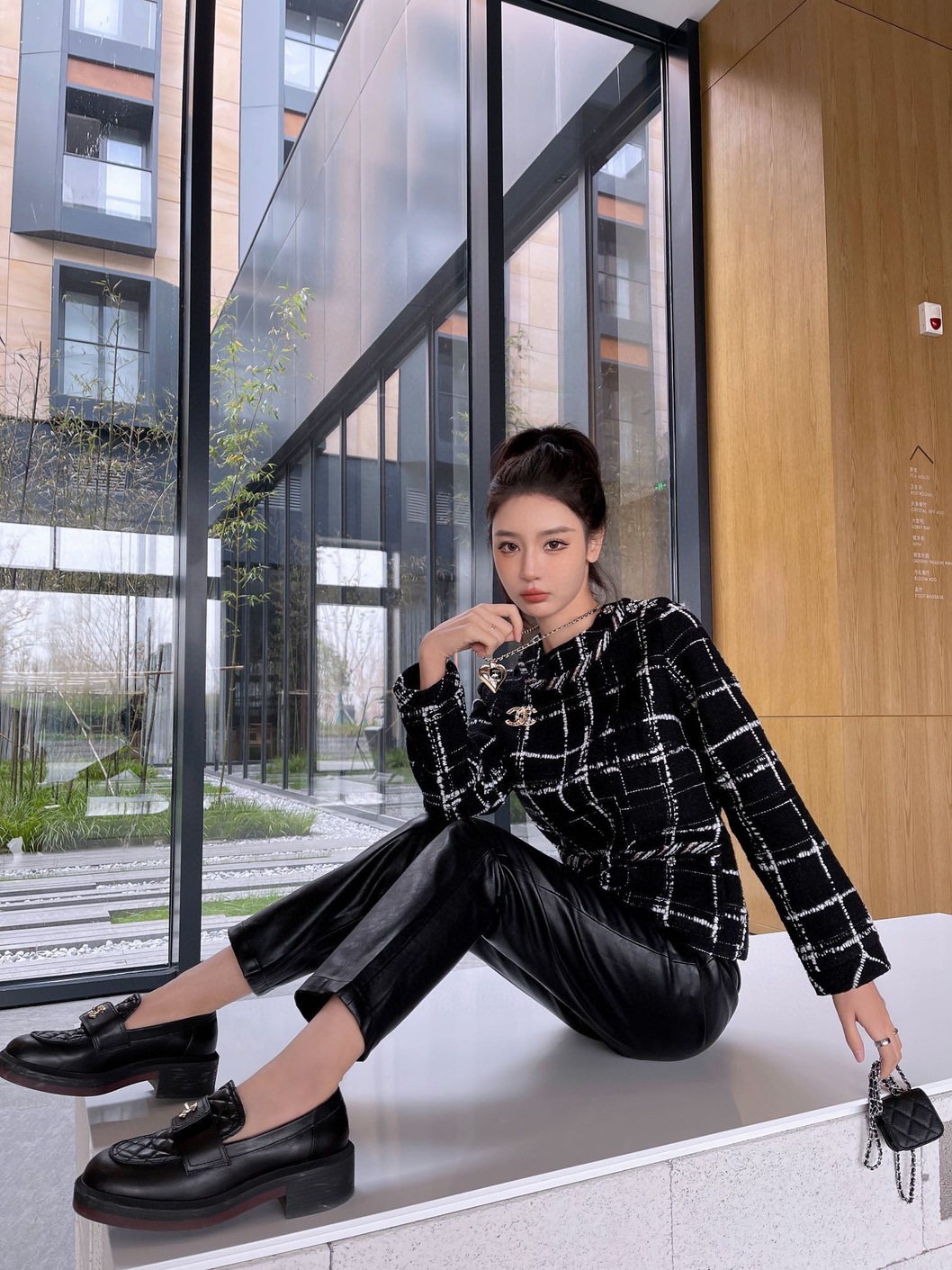 Vest Tweed Chanel Black Check Ss2022