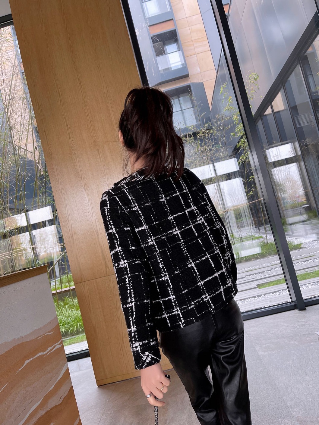 Vest Tweed Chanel Black Check Ss2022