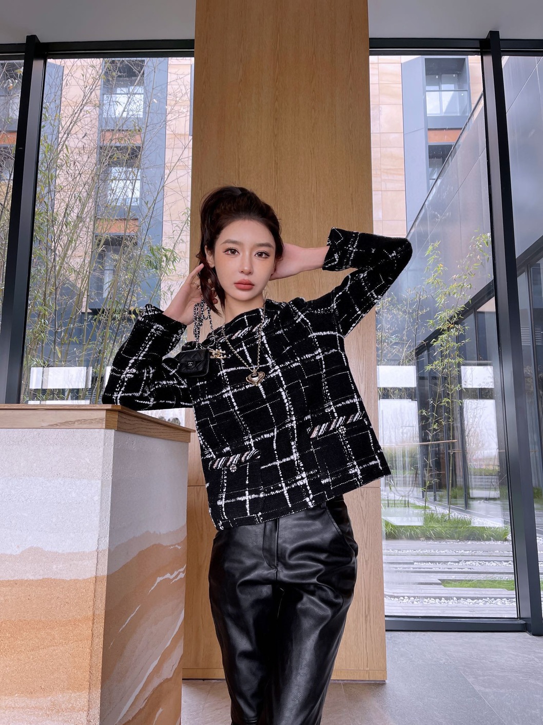 Vest Tweed Chanel Black Check Ss2022