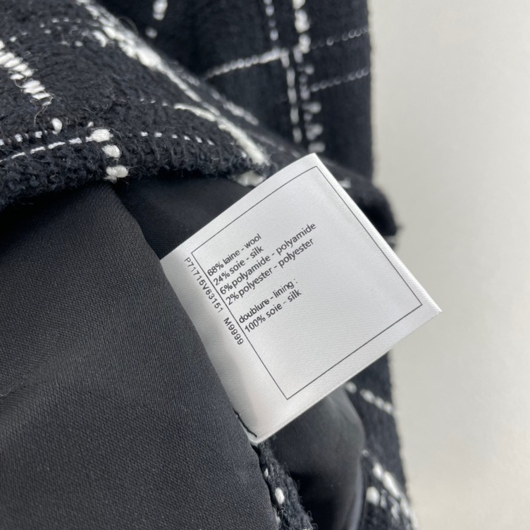 Vest Tweed Chanel Black Check Ss2022