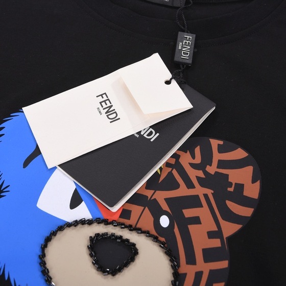 Tee Fendi Half Teddy Black Ss2022