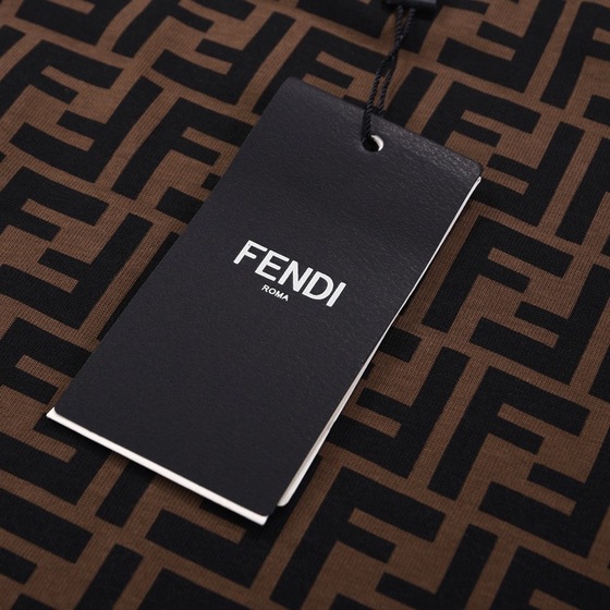 Tee Fendi Logo Monogram Ss2022