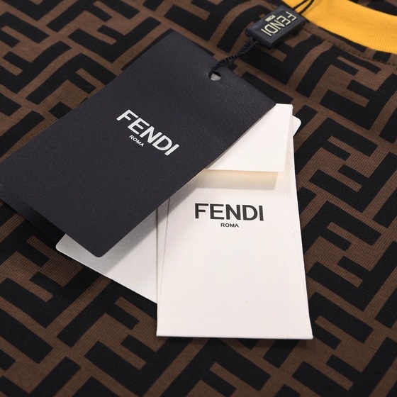 Tee Fendi Logo Monogram Ss2022
