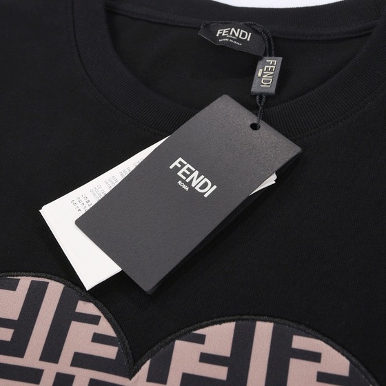 Tee Fendi Love Black Ss2022