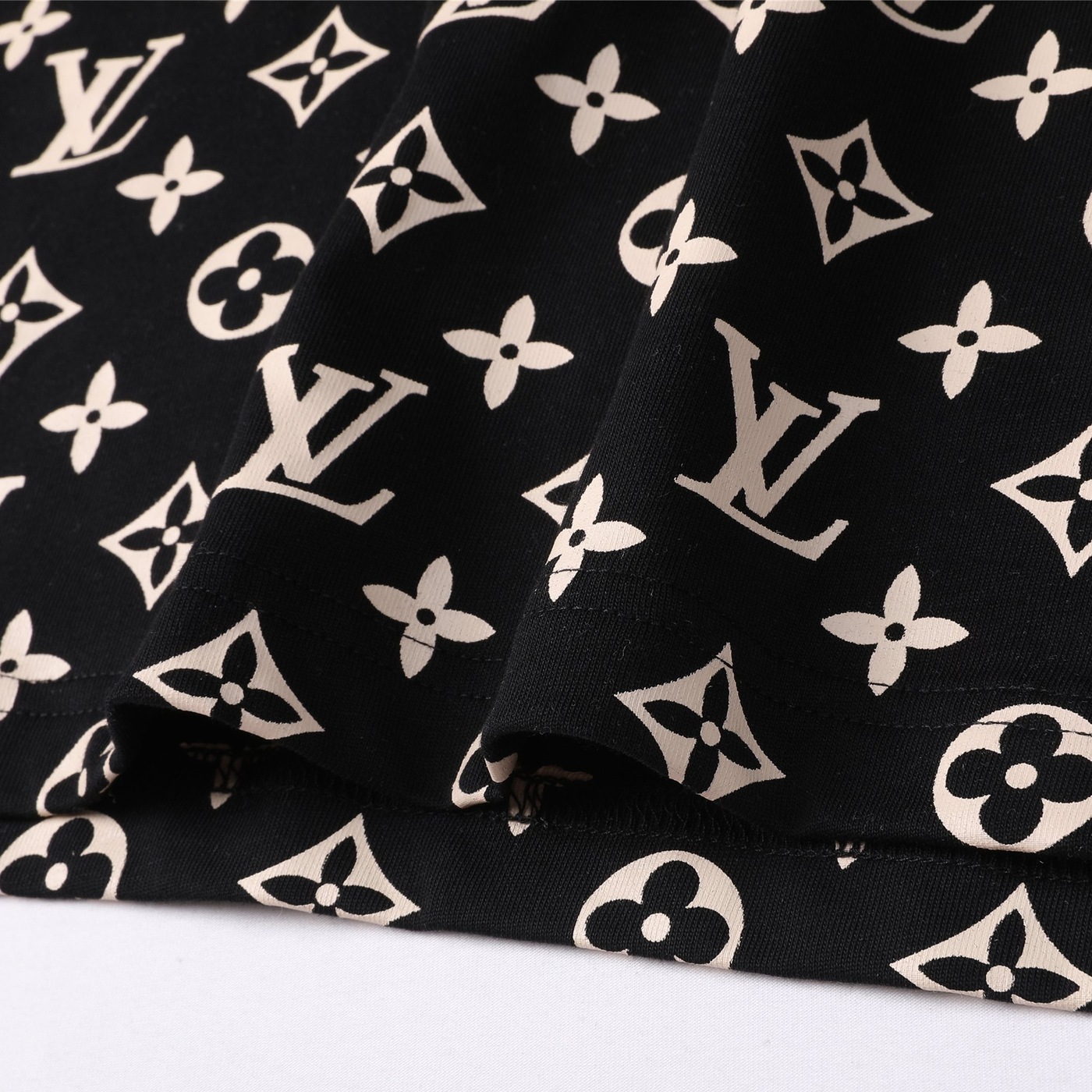 Tee Lv Monogram Black Ss2022