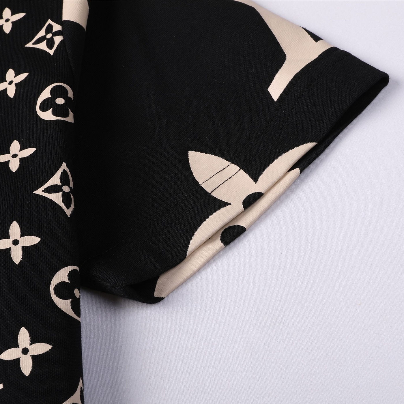 Tee Lv Monogram Black Ss2022