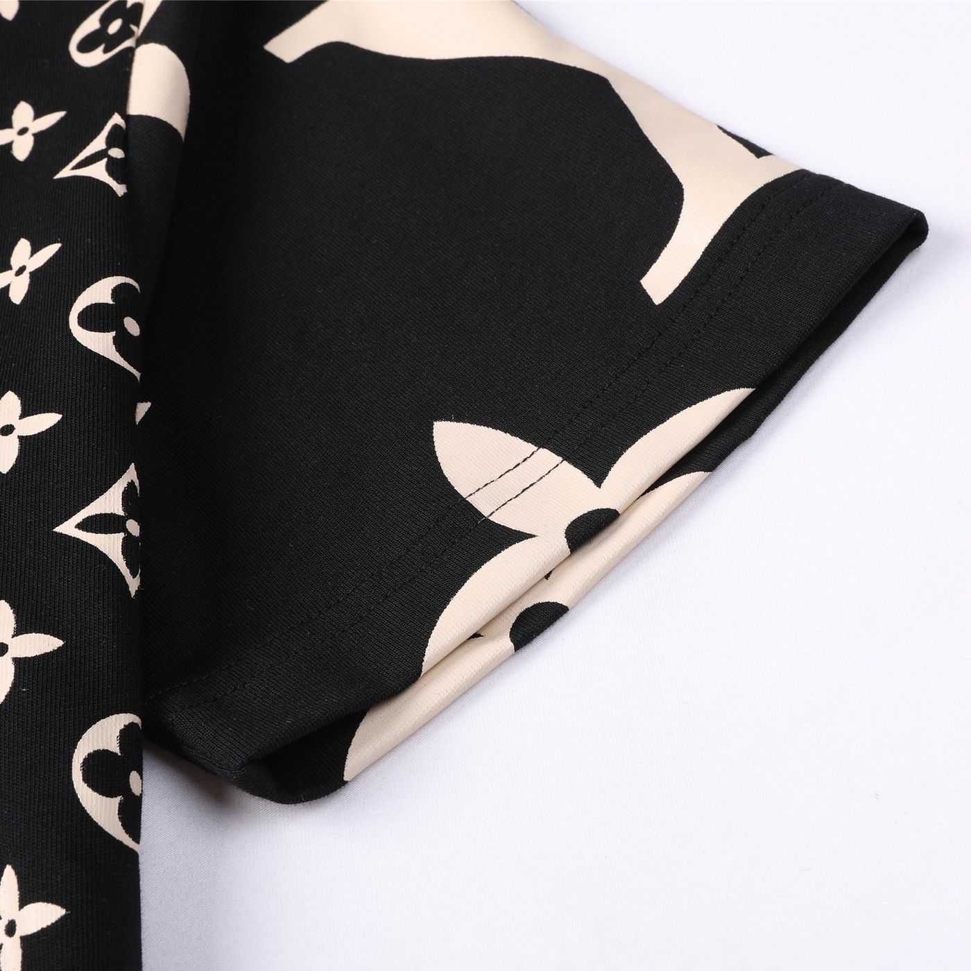 Tee Lv Monogram Black Ss2022