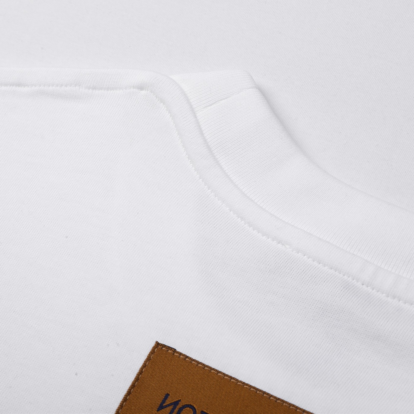 Tee Lv Posee White