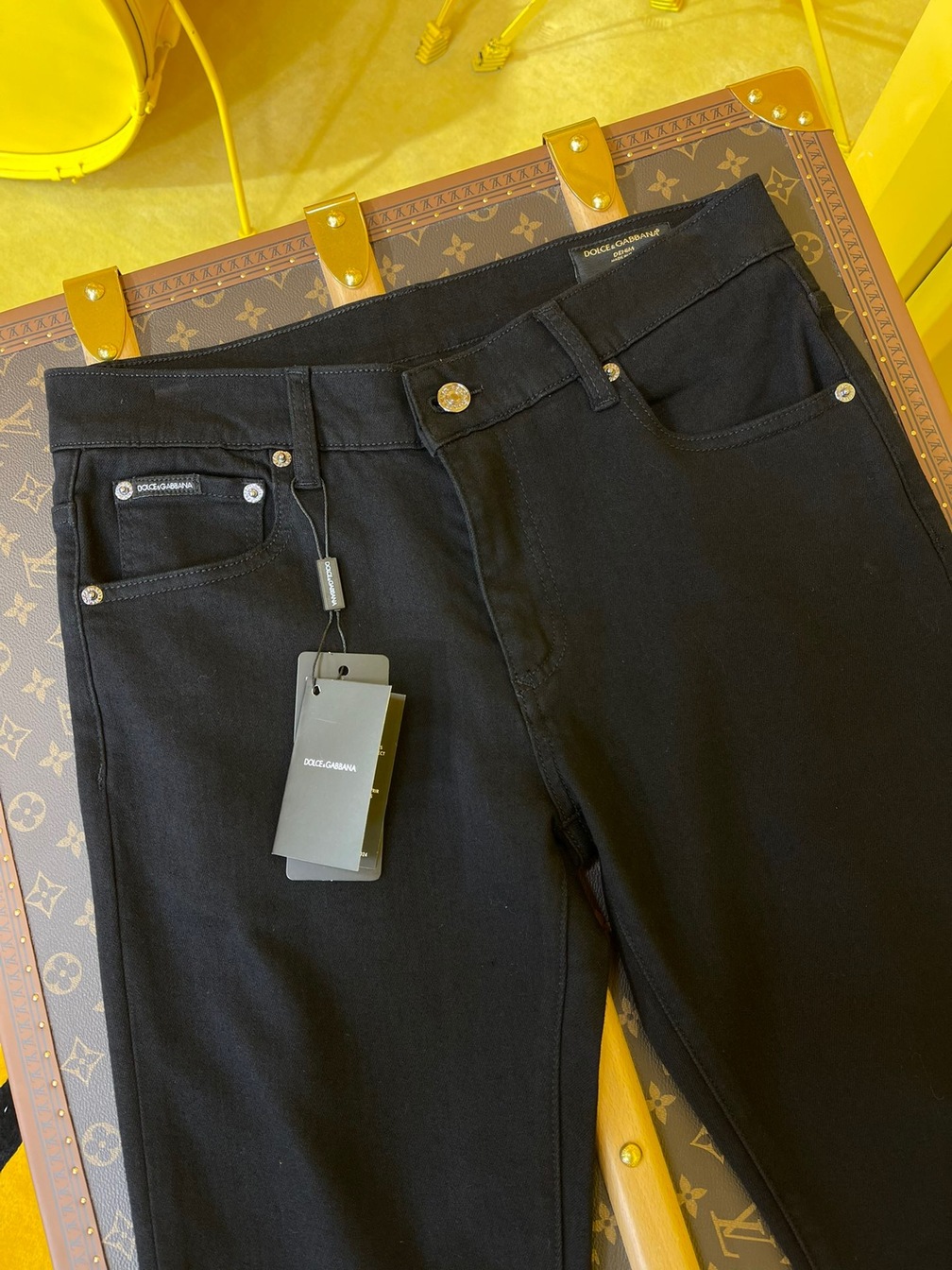 Jean D G Basic Black Ss2022